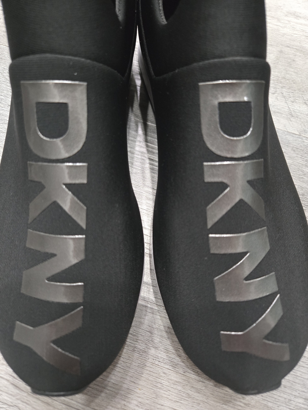 DKNY Jadyn Logo Slip-On Casual Sneakers - Picture 4 of 7